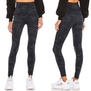 SPANX Look at me Now camouflage leggings. Large